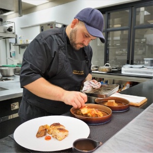 À 33 ans, Thomas Vonderscher a pris les rênes de la cuisine de la Maison Tirel-Guérin il y a un an seulement.