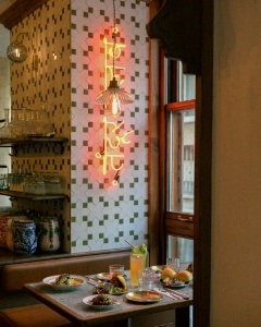Le restaurant Delhi Bazaar a ouvert fin avril à Paris (XIe).