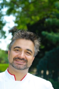 Frédéric Bau va désormais partager son temps entre la Direction de la Création de l’Ecole du Grand Chocolat Valrhona et son restaurant UMIA qui ouvrira courant mai Frédéric Bau va désormais partager son temps entre la Direction de la Création de l’Ecole du Grand Chocolat Valrhona et son restaurant UMIA qui ouvrira courant mai
