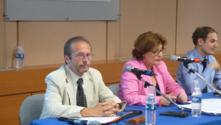 De gauche à droite, Christian Navet, président de l'Upih, Christine Pujol, présidente confédérale de l'Umih et Vincent Dolé (Umih) ont répondu aux questions des parisiens sur l'application de la baisse de la TVA. De gauche à droite, Christian Navet, président de l'Upih, Christine Pujol, présidente confédérale de l'Umih et Vincent Dolé (Umih) ont répondu aux questions des parisiens sur l'application de la baisse de la TVA.