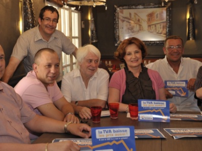 Christine Pujol, présidente confédérale de l'Umih, a donné le coup d'envoi de la baisse des prix dans son restaurant de Carcassonne. Christine Pujol, présidente confédérale de l'Umih, a donné le coup d'envoi de la baisse des prix dans son restaurant de Carcassonne.