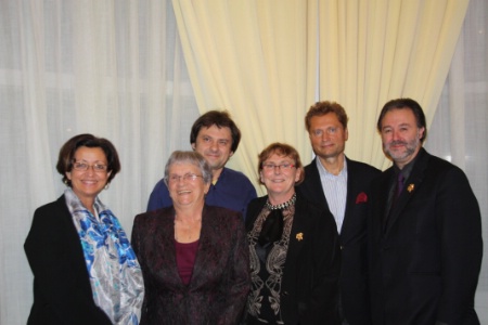 De g. à d.: Lucie Belchior, proviseur du lycée Lesdiguières, Noémie Gaude, ancien professeur, Annie Crouzet, maitre sommelière, Alain Gatheron, président du festival Le Millésime, Serim Osman, gastronome turc et Philippe Faure-Brac, meilleur sommelier du monde 1992 De g. à d.: Lucie Belchior, proviseur du lycée Lesdiguières, Noémie Gaude, ancien professeur, Annie Crouzet, maitre sommelière, Alain Gatheron, président du festival Le Millésime, Serim Osman, gastronome turc et Philippe Faure-Brac, meilleur sommelier du monde 1992
