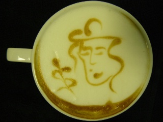 Un portrait éphémère dessiné par Joseph Dupuy, vainqueur du trophée Latte Art.