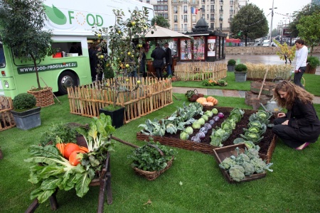 Un bus se déplace actuellement en Europe pour sensibiliser les salariés à la nécessité de manger équilibrer. Les produits de saison participent au programme. Un bus se déplace actuellement en Europe pour sensibiliser les salariés à la nécessité de manger équilibrer. Les produits de saison participent au programme.