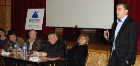 De g. à d.: Régis Marcon, André Perrier, Michel Trompeau et Paulette Minard écoutent Pierre Mathevet, de la CCI du Puy-Yssingeaux.