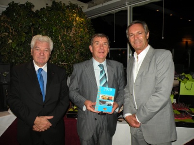 Da gauche à droite : Jean-Claude Mariani, président de l'APCIG, Gérard Bernar, délégué régional Côte d'Azur, Patrick Flet, administrateur. Da gauche à droite : Jean-Claude Mariani, président de l'APCIG, Gérard Bernar, délégué régional Côte d'Azur, Patrick Flet, administrateur.
