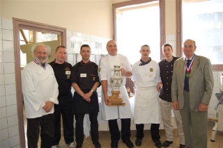 Les candidats, le lauréat, Marc Debailleul, Meilleur ouvrier de France pâtisserie et Jacques Charrette, président de l’Académie nationale de cuisine