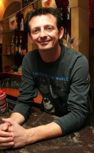 Stéphane Villette, Le café de l'Abbaye, à Alès (30). Stéphane Villette, Le café de l'Abbaye, à Alès (30).