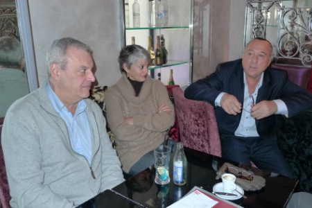 Jean-Paul Bonnet, Antonia Sarasal et Pierre-Paul Alfonsi veulent que la méthode aixoise serve d'exemple aux professionnels victimes du paracommercialisme. Jean-Paul Bonnet, Antonia Sarasal et Pierre-Paul Alfonsi veulent que la méthode aixoise serve d'exemple aux professionnels victimes du paracommercialisme.
