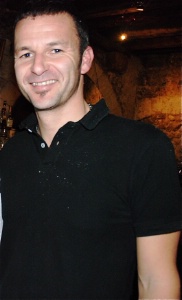 Yann Nizan, patron du bar de nuit Azuli à Bordeaux (33) Yann Nizan, patron du bar de nuit Azuli à Bordeaux (33)