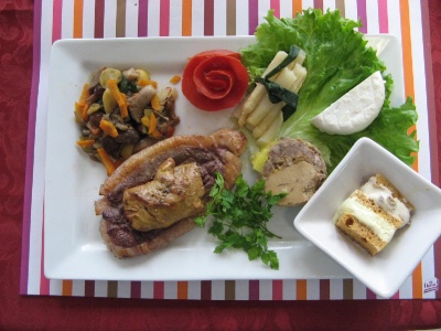Une Assiette de pays proposée dans les restaurants labellisés en Aquitaine. Une Assiette de pays proposée dans les restaurants labellisés en Aquitaine.