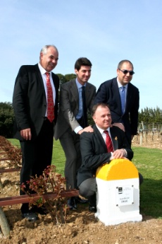 Pierre Mirc, président de Sieur d'Arques, Massimiliano et Raffaele Alajmo ont accompagné Jean-Michel Deluc près de son rang de vignes.