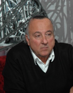 Pierre-Paul Alfonsi, président de la FIH 13, veut que le maire tienne ses promesses de doter la ville d'un hôtel de luxe. Pierre-Paul Alfonsi, président de la FIH 13, veut que le maire tienne ses promesses de doter la ville d'un hôtel de luxe.