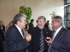 Francis Attrazic, président de l’AFMR, Claude Izard, vice-président et Jean Lanau président de Tables et auberges de France.
