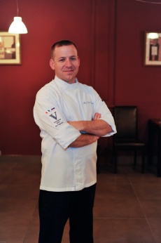 Marc de Passorio, dans son restaurant, M de Passorio à Saint-Rémy de Provence