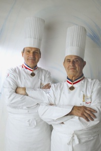 Paul Bocuse et Jean Fleury, un mariage professionnel qui dure depuis vingt-cinq ans. Paul Bocuse et Jean Fleury, un mariage professionnel qui dure depuis vingt-cinq ans.