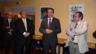 De gch à drte : Alain Boutin, secrétaire général de la CPIH, Gérard Guy, Luc Chatel et le nouveau président de la CPIH 52, Pascal Folleau, lors de la passation de pouvoirs.