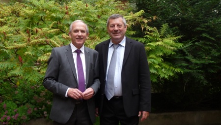 Hervé Bécam, vice-président de l'Umih, et Roland Héguy, président confédéral, peu après le vote. Hervé Bécam, vice-président de l'Umih, et Roland Héguy, président confédéral, peu après le vote.