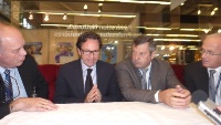 Philippe Villalon, Frédéric Lefebvre, Roland Héguy et Hervé Bécam lors de leur entretien sur le stand de l'Umih.