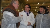 Jean-Luc Petirenaud, animateur truculent et défenseur des terroirs français, était présent. Au centre de la photo Frédéric Lefebvre et à droite Yves Camdeborde.