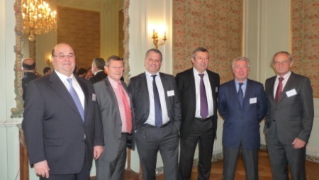 Présentation de la campagne à lapresse par les présidents nationaux, de gche à drte : Gérard Guy, (CPIH), Laurent Caraux (SNRTC), Hubert Vilmer (SNARR), Roland Héguy (Umih), Didier Chenet (Synhorcat) et Jacques Barré (GNC). Présentation de la campagne à lapresse par les présidents nationaux, de gche à drte : Gérard Guy, (CPIH), Laurent Caraux (SNRTC), Hubert Vilmer (SNARR), Roland Héguy (Umih), Didier Chenet (Synhorcat) et Jacques Barré (GNC).