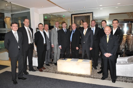 Les concierges de Courchevel réunis au Strato autour de Lionel Lorans, président des Clefs d’or France. Les concierges de Courchevel réunis au Strato autour de Lionel Lorans, président des Clefs d’or France.