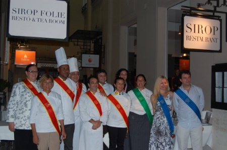 Elsa Manelphe (avec l'écharpe tricolore) préside la délégation argentine des Disciples d'Escoffier. Elsa Manelphe (avec l'écharpe tricolore) préside la délégation argentine des Disciples d'Escoffier.