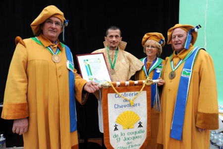Patrice Cabioch lors de son intronisation, entouré (de g. à d.) d'André et Madeleine Nagard et de Claude Pancin. Patrice Cabioch lors de son intronisation, entouré (de g. à d.) d'André et Madeleine Nagard et de Claude Pancin.