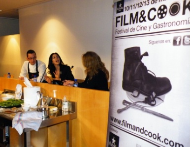 Le chef Pere Planagumà avec l'actrice Camila Bossa. Le chef Pere Planagumà avec l'actrice Camila Bossa.
