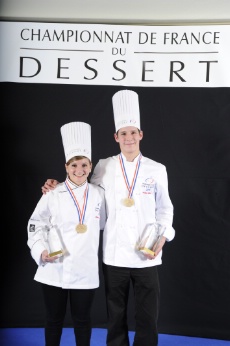 Noëmie Honiat et Arthur Fevre, lauréats du championnat de France du dessert 2011.