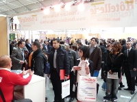 Devant le stand de L'Hôtellerie Restauration.
