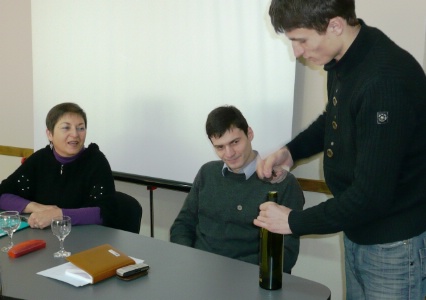 Brigitte Leloup, Mihail Druta et un jeune élève lors des premières rencontres entre les professionnels des deux pays. Brigitte Leloup, Mihail Druta et un jeune élève lors des premières rencontres entre les professionnels des deux pays.