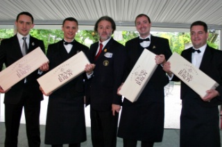 Entourant Philippe Faure-Brac, les nouveaux MOF : Antoine Petrus, Manuel Peyrondet, Benjamin Rofet et Bruno Meril.