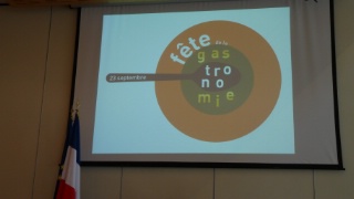 La Fête de la gastronomie a son logo. Une cuillère et des couleurs automnales.