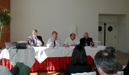 Christophe Broux, président de la FDIH des Landes (2e à g.) et Thierry Grégoire, président national des saisonniers à l'Umih (1 à g.). Christophe Broux, président de la FDIH des Landes (2e à g.) et Thierry Grégoire, président national des saisonniers à l'Umih (1 à g.).