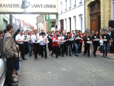 80 participants pour la course de garçon de café de Saint-Omer. 80 participants pour la course de garçon de café de Saint-Omer.