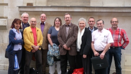 De gche à drte : Fusia Fedad, secrétaire de la CPIH, Charles Peltier (CPIH 44/85), Alain Boutin (86), Jean-Luc Madec (75/78), Myriam Gerbier (86), Robert Touchet, Jeanne Bourrier (52), Jérome Berthe (16), Michel Renoux (27) et Jean-Pierre Seguin (33). De gche à drte : Fusia Fedad, secrétaire de la CPIH, Charles Peltier (CPIH 44/85), Alain Boutin (86), Jean-Luc Madec (75/78), Myriam Gerbier (86), Robert Touchet, Jeanne Bourrier (52), Jérome Berthe (16), Michel Renoux (27) et Jean-Pierre Seguin (33).