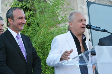 Jean-Maire Lagrange, au micro, est revenu du Panama pour s'associer à la fête de son ami Michel Hermet. Jean-Maire Lagrange, au micro, est revenu du Panama pour s'associer à la fête de son ami Michel Hermet.