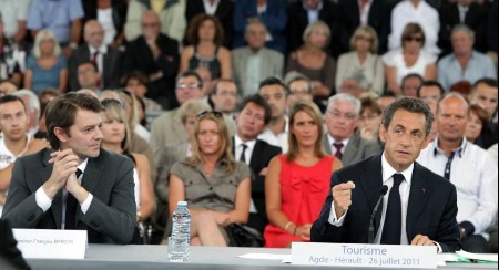 Le président de la République Nicolas Sarkozy, ici en compagnie du ministre de l’Économie François Baroin, a rendu hommage à des “professionnels qui ne demandent qu’à travailler”. Le président de la République Nicolas Sarkozy, ici en compagnie du ministre de l’Économie François Baroin, a rendu hommage à des “professionnels qui ne demandent qu’à travailler”.