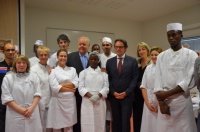 Photo de famille avec l'équipe de l'Esat Pleyel en présence de la secrétaire d'Etat à la solidarité.