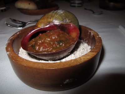 Mistura est l'occasion de découvrir des produits comme cet énorme escargot de rivière. Le plat est signé par Schiaffino, chef propriétaire du Malabar, l'une des meilleures tables de Lima, au Pérou. Mistura est l'occasion de découvrir des produits comme cet énorme escargot de rivière. Le plat est signé par Schiaffino, chef propriétaire du Malabar, l'une des meilleures tables de Lima, au Pérou.