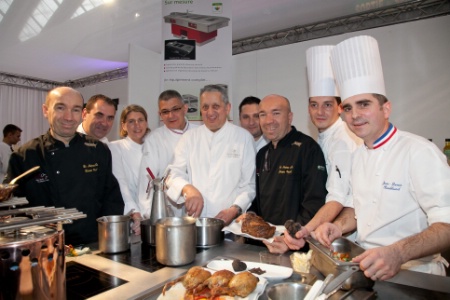 Sur l'Espace chef, aux côtés de Jean-Denis Rieubland (à d.), les frères Pourcel, Patrick Raingeard, Stéphanie Le Quellec, Philippe Jourdin et Joël Garault, à l'heure des démonstrations. Sur l'Espace chef, aux côtés de Jean-Denis Rieubland (à d.), les frères Pourcel, Patrick Raingeard, Stéphanie Le Quellec, Philippe Jourdin et Joël Garault, à l'heure des démonstrations.