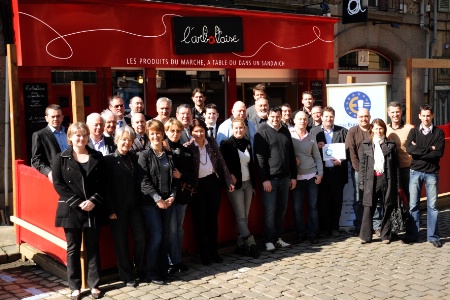 Les participants à la réunion Euro-Toques Bretagne devant le bistrot l'Arbalaise du chef Mathieu Aumont Les participants à la réunion Euro-Toques Bretagne devant le bistrot l'Arbalaise du chef Mathieu Aumont