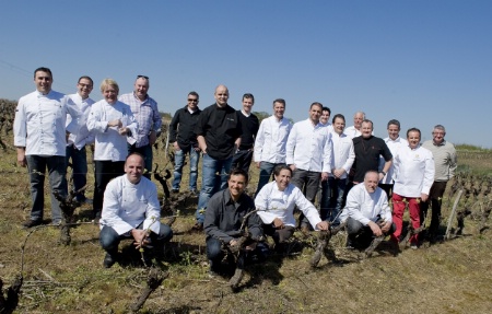 Quelques chefs de l'association Tables & Saveurs de Bretagne réunis dans le vignoble du muscadet Quelques chefs de l'association Tables & Saveurs de Bretagne réunis dans le vignoble du muscadet