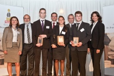 De g à d : Aline Van Layed, Jean-Piere Blanc, Nathan Boutet, Serge Serrier, Agathe Ravinale, Michel Etchegoyen, Martial Ghys et Carinne Teyssandier.