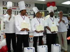 Les lauréats de la première édition du Trophée des Cuisiniers Région Guadeloupe, catégorie formation.