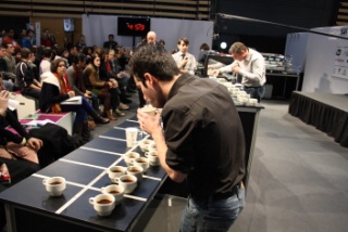 L'épreuve de Cup Taste est chronométrée, et si les candidats sont à égalité, c'est le temps qui les départage.
