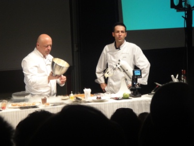 Thierry Marx et Raphaël Haumont en pleine démonstration. Thierry Marx et Raphaël Haumont en pleine démonstration.