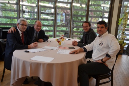 Parmi les jurés commercialisation : de g à d, Daniel Joubert, professeur, lycée de Gascogne, Talence), Colin Field, Erwan Bouët-Willaumez, directeur géénral de la société des Meilleurs ouvriers de France et le MOF boulanger Bruno Cormerais que l'on peut voir actuellement sur M6.