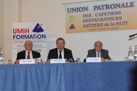 De g. à d. : Hubert Boivin, président de l'UPCR Nice Côte d'Azur, Roland Heguy, président confédéral de l'Umih et Henri Elkaïm, trésorier de l'UPCR Nice Côte d'Azur. De g. à d. : Hubert Boivin, président de l'UPCR Nice Côte d'Azur, Roland Heguy, président confédéral de l'Umih et Henri Elkaïm, trésorier de l'UPCR Nice Côte d'Azur.